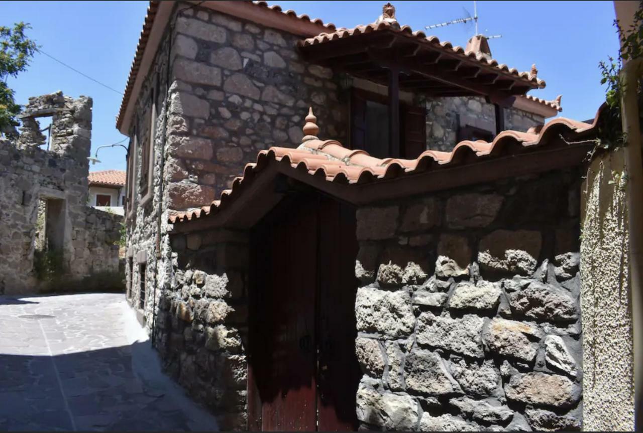 Wood And Stone In The Path Of Lava Villa Antissa Eksteriør bilde