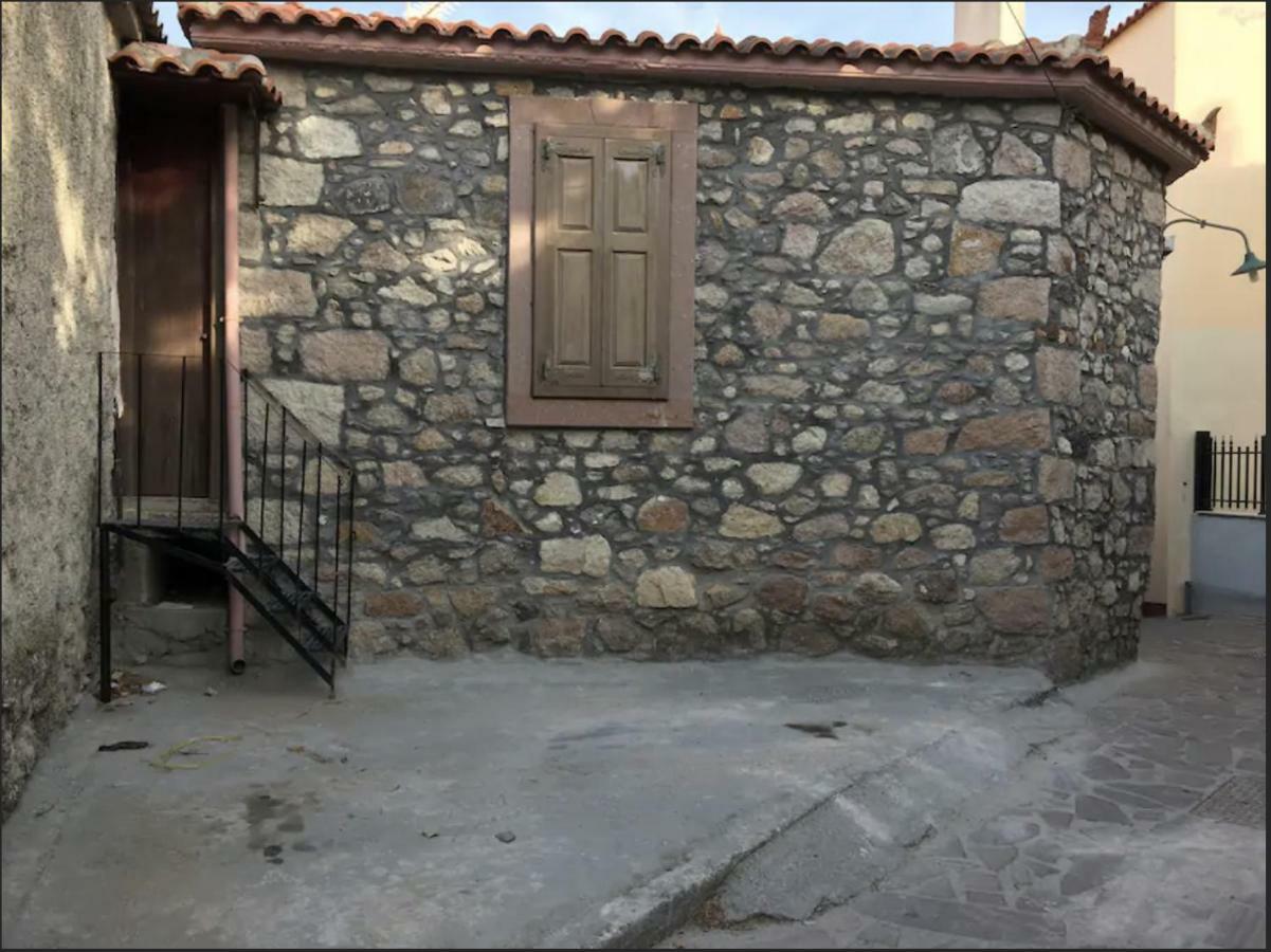 Wood And Stone In The Path Of Lava Villa Antissa Eksteriør bilde